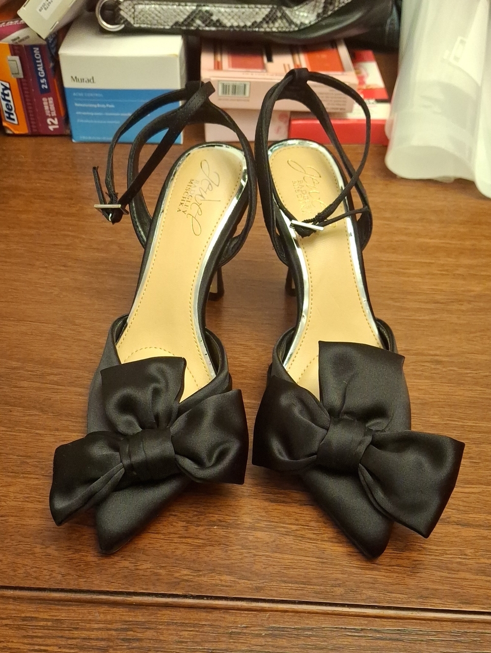 Jewel Badgley Mischka Black Satin Bow Pointed Toe Slingback Sz 6 Heels